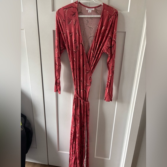 Maternity dresses size large - Picture 3 of 3